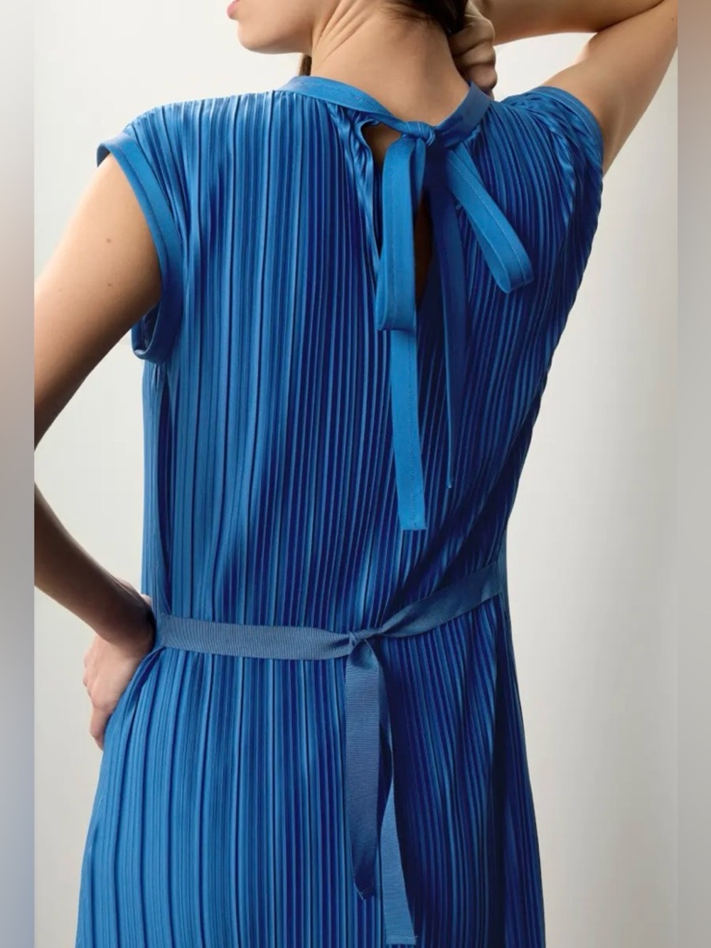 Atlein Plisse Midi Dress Sleeveless Pleated Blue - Picture 4 of 15